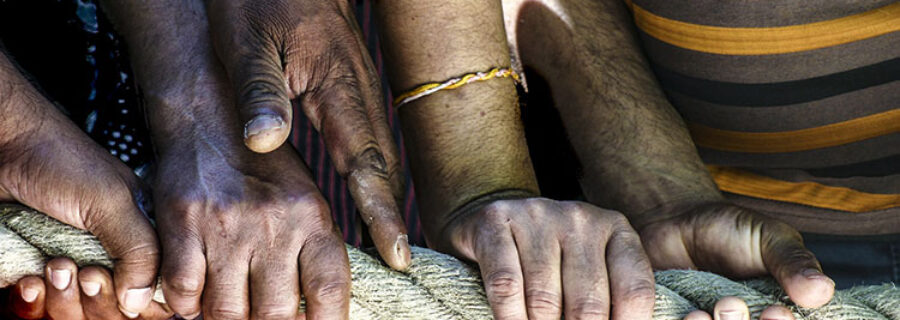 Encuentro entre latinos; solidaridad y microagresión